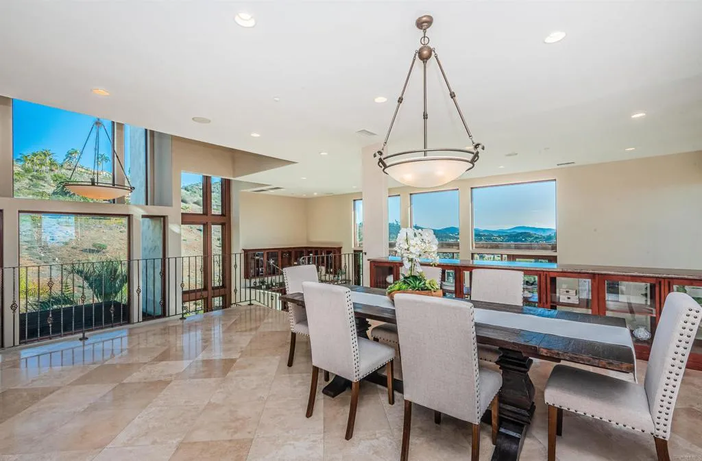 2362 Edgehill Road, Vista, CA, 92084