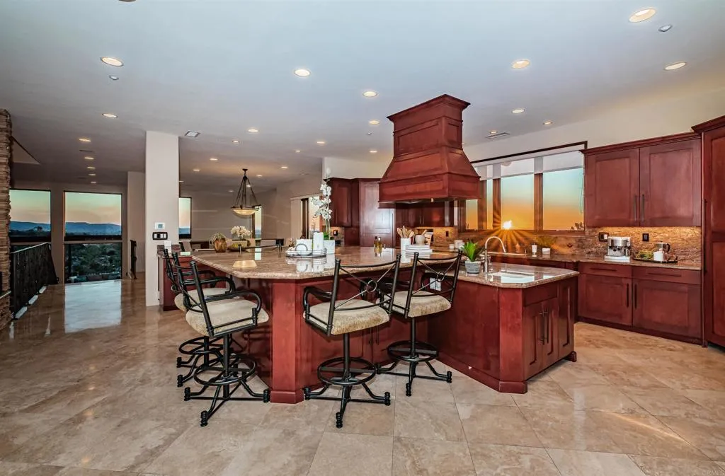 2362 Edgehill Road, Vista, CA, 92084