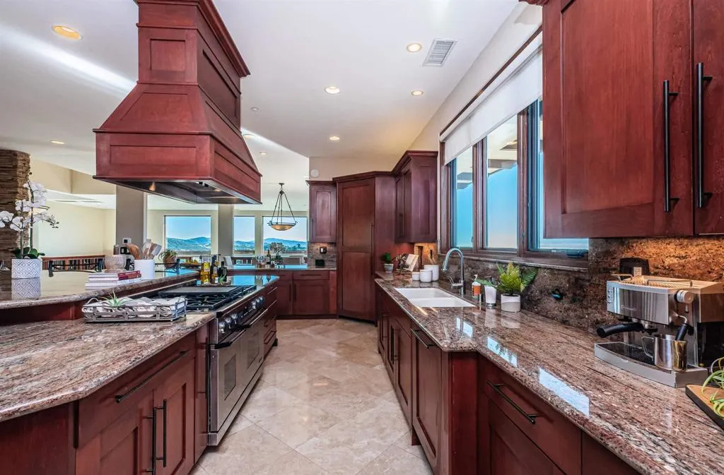 2362 Edgehill Road, Vista, CA, 92084