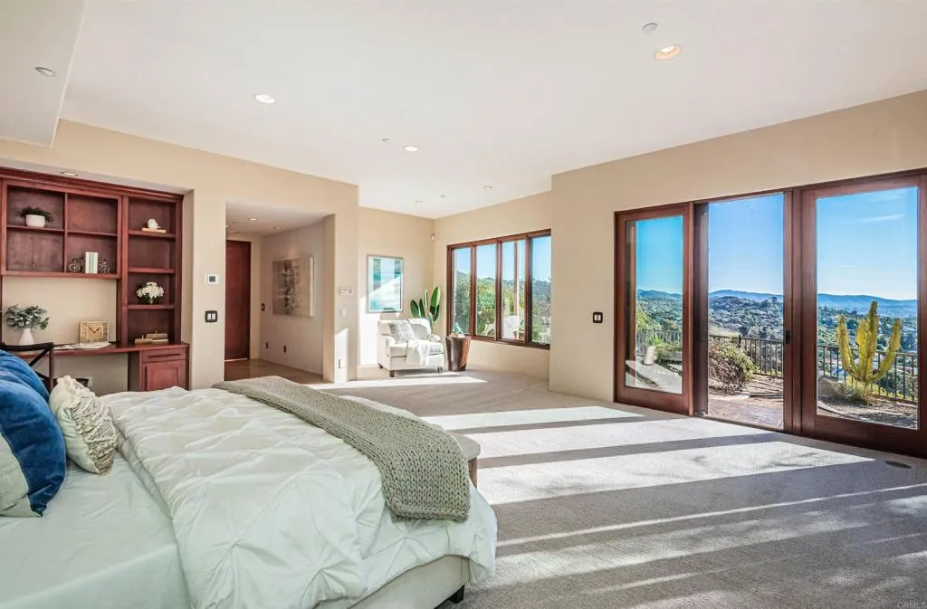 2362 Edgehill Road, Vista, CA, 92084