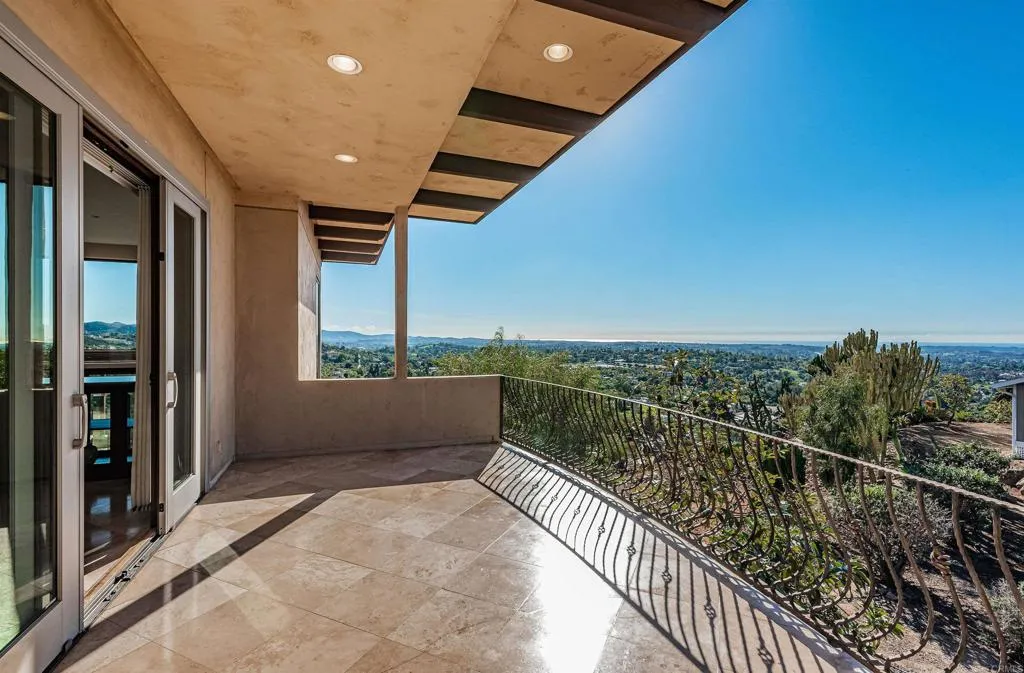 2362 Edgehill Road, Vista, CA, 92084