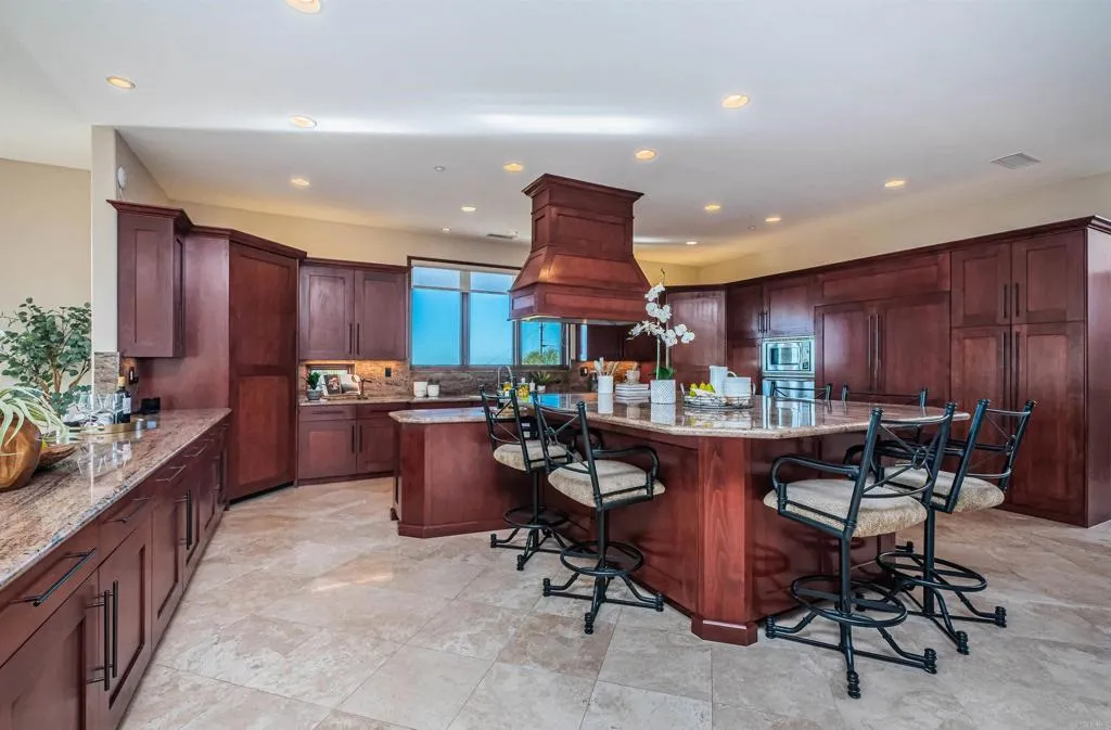 2362 Edgehill Road, Vista, CA, 92084