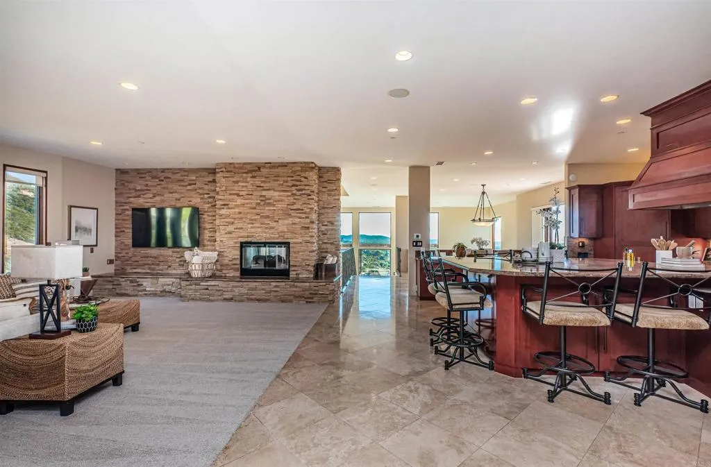 2362 Edgehill Road, Vista, CA, 92084