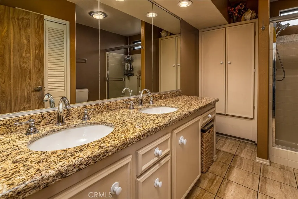 https://cdn.realtyfeed.com/cdn/127/306364000/987ed3d5ff2b2292f41651a01193221a.webp