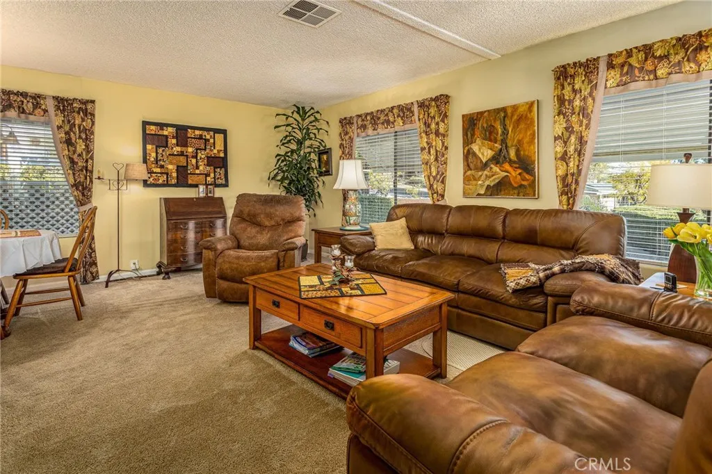 https://cdn.realtyfeed.com/cdn/127/306364000/c205bfb934231c6a980af0a7e96e5b03.webp