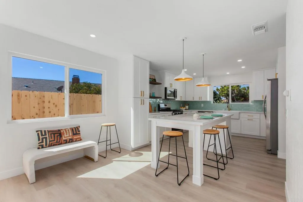 https://cdn.realtyfeed.com/cdn/127/306364353/779ba667ddec23cb8b878ecf72aac4c4.webp