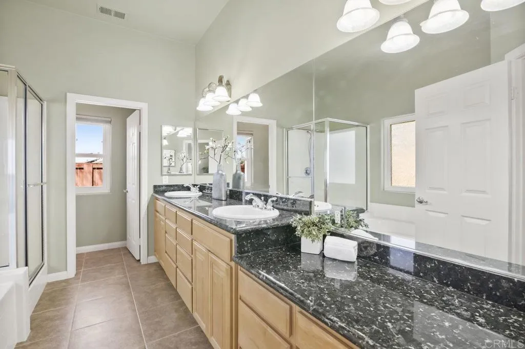 https://cdn.realtyfeed.com/cdn/127/306364405/337354a55701cb6a75df826ec9a17439.webp