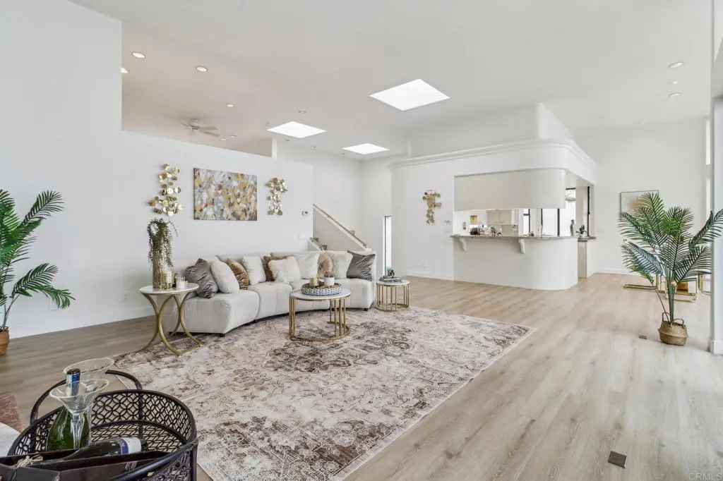 https://cdn.realtyfeed.com/cdn/127/306364408/954dd851ba2202bd68729bf2cf13ac4b.webp