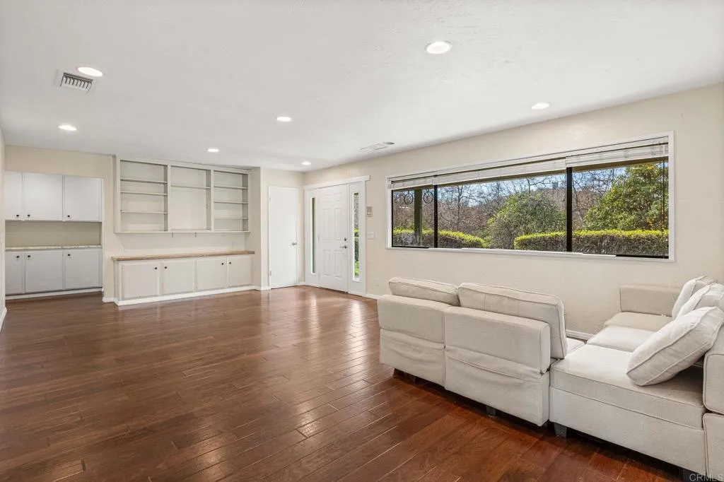 https://cdn.realtyfeed.com/cdn/127/306364604/2ce294e2a20bfb91efff38aca3a62e29.webp