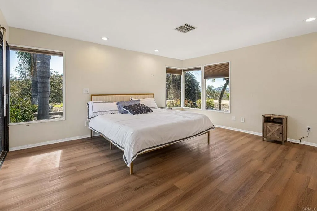 https://cdn.realtyfeed.com/cdn/127/306364604/575e934bf01385ff5a9585e66781e4f3.webp