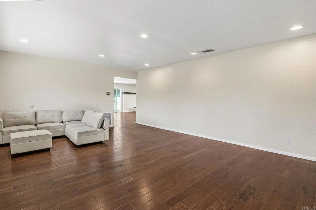 https://cdn.realtyfeed.com/cdn/127/306364604/6c4395efe5224b299b9b568c37deec05.webp