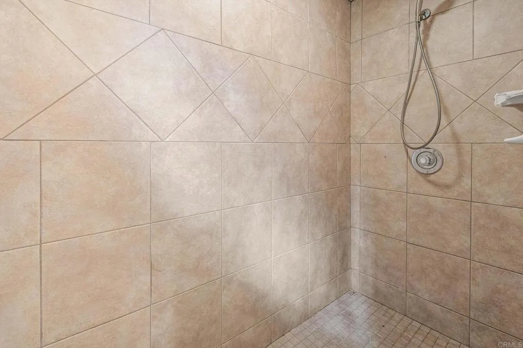 https://cdn.realtyfeed.com/cdn/127/306364604/6ca7792cf55d2550cc3c2f59e7b91d7b.webp