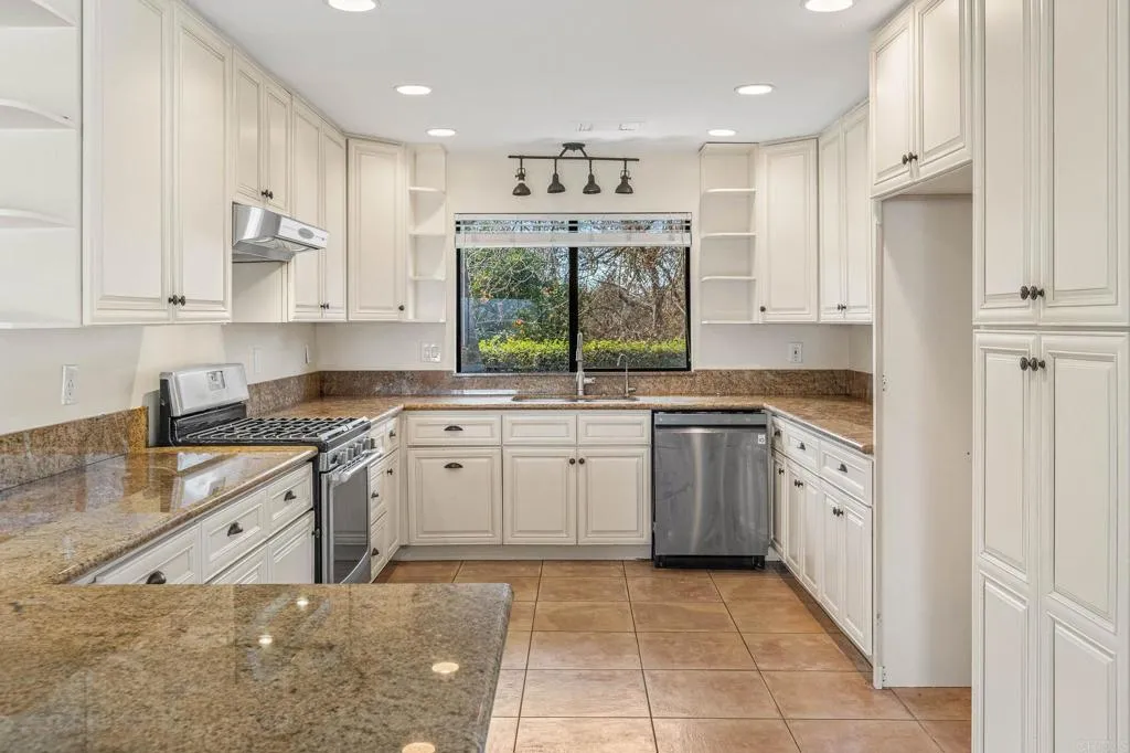 https://cdn.realtyfeed.com/cdn/127/306364604/737f0b0a254934b5cedb9322a28b082e.webp