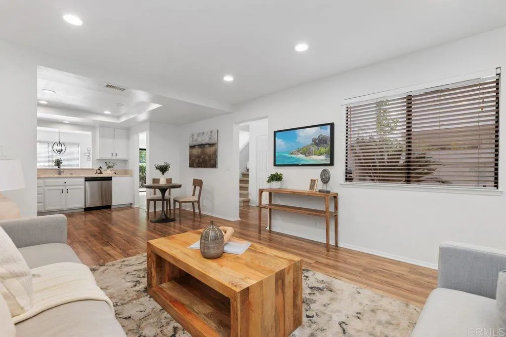 https://cdn.realtyfeed.com/cdn/127/306365070/27e071b66bbe14bfc5fb01e083be1c1e.webp