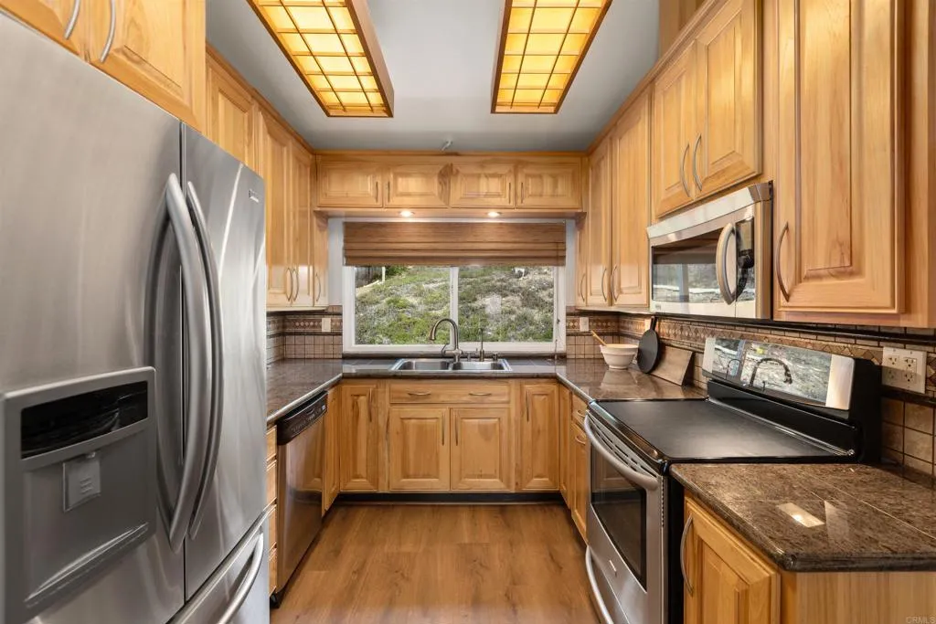 https://cdn.realtyfeed.com/cdn/127/306365169/09356962dd8cbf6d032488aa67e5d494.webp