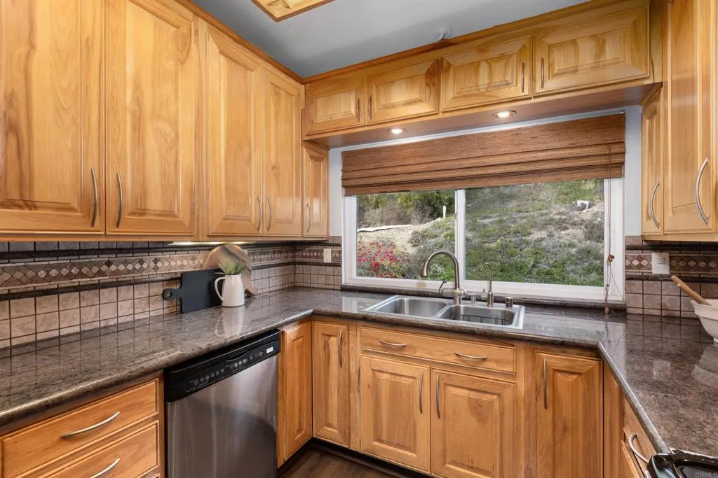 https://cdn.realtyfeed.com/cdn/127/306365169/16fa9215c9c99e132c52ee399a9b02c5.webp