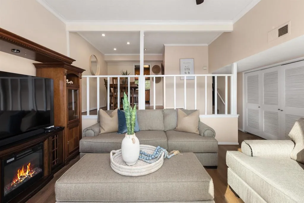 https://cdn.realtyfeed.com/cdn/127/306365169/5f3e710cef16ba88cdf0f39768ef64b8.webp