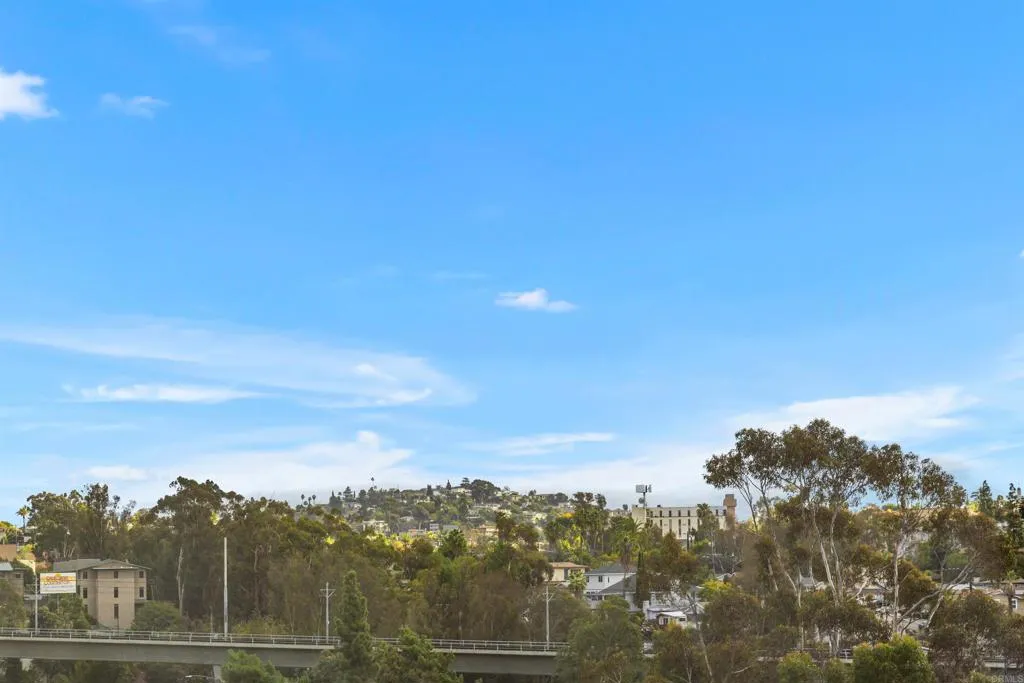 https://cdn.realtyfeed.com/cdn/127/306365169/aab5d70647658fabe20c222a9d524eeb.webp