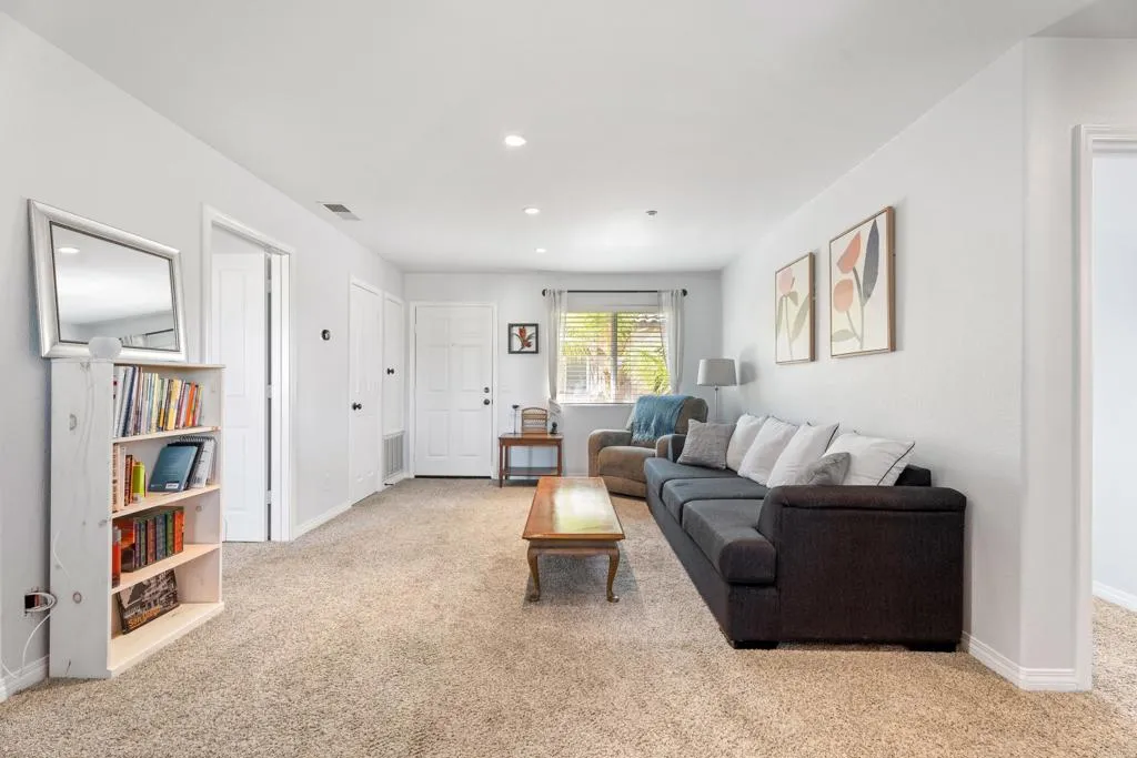 https://cdn.realtyfeed.com/cdn/127/306365465/774b7743920aa4c7cb26f9d1b02bf584.webp