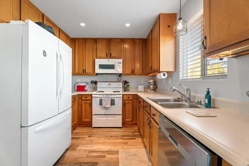https://cdn.realtyfeed.com/cdn/127/306365465/80c2ecd9379b9e68376ce2ad4e9058b3.webp