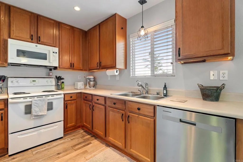 https://cdn.realtyfeed.com/cdn/127/306365465/ccd97b72eb476565dff4dadd624e24f2.webp