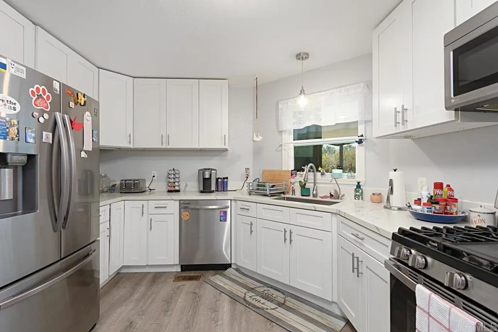 https://cdn.realtyfeed.com/cdn/127/306365480/bd56f69f5fb8e7163e86e1c266f8fce2.webp