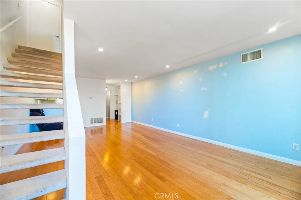 Photo #4: OC25033403 Listing 