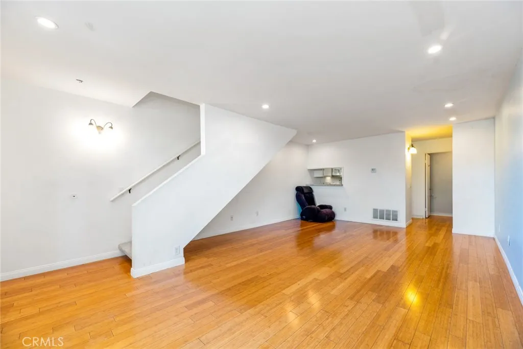 Photo #5: OC25033403 Listing 