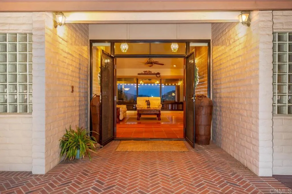 https://cdn.realtyfeed.com/cdn/127/306366197/149cfacb7b79c1e9978aa1e106906c2b.webp