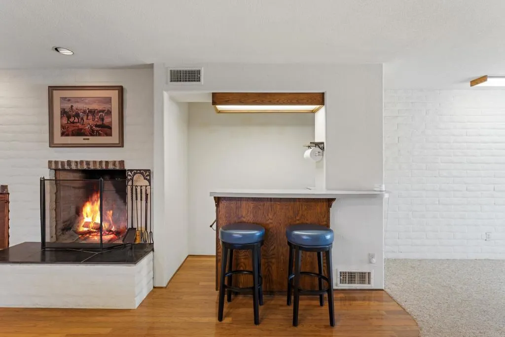 https://cdn.realtyfeed.com/cdn/127/306366197/166852b2cccaead2291318822323ffe2.webp