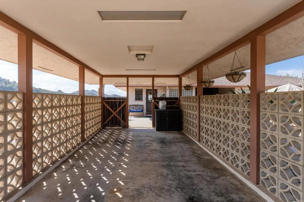 https://cdn.realtyfeed.com/cdn/127/306366197/250abe4a2a3e6534e73873bb10e3423a.webp