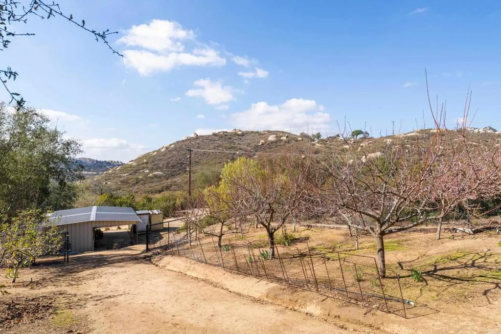 https://cdn.realtyfeed.com/cdn/127/306366197/304c5ede23cb7434e0a1f6d5e6e90223.webp
