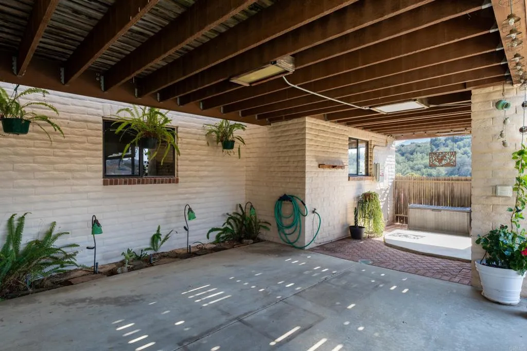 https://cdn.realtyfeed.com/cdn/127/306366197/347d8429f5a7db598655d9ee24c5e66d.webp