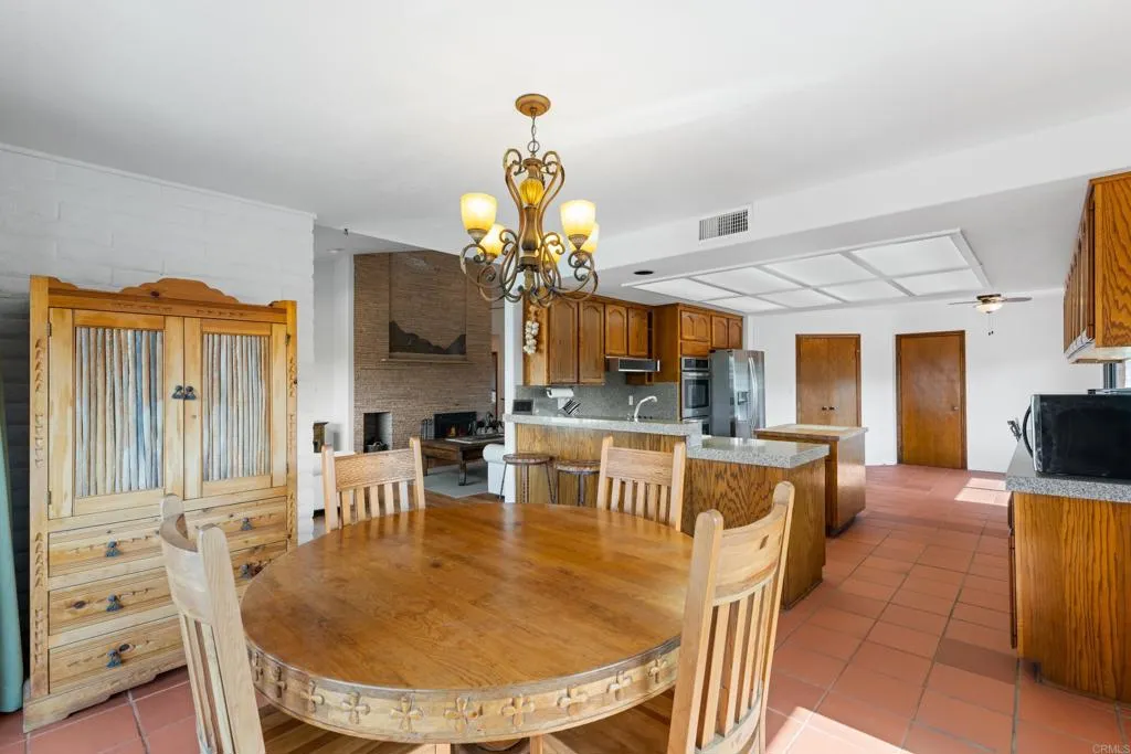 https://cdn.realtyfeed.com/cdn/127/306366197/4555456adbacb9221ec597429e9a46d2.webp