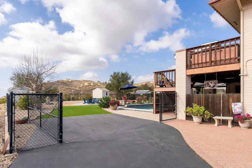https://cdn.realtyfeed.com/cdn/127/306366197/655d01947cf86c8e60de65b519b76320.webp