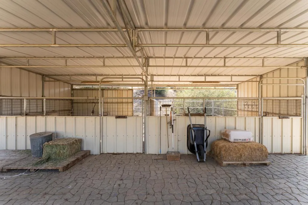 https://cdn.realtyfeed.com/cdn/127/306366197/7cfc2f50898e6afc1d9b1b75c4700631.webp