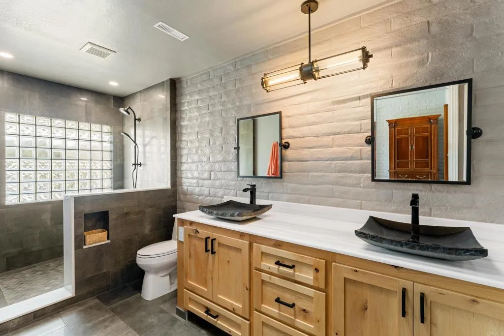 https://cdn.realtyfeed.com/cdn/127/306366197/b4467b59650c396fccf8f5a7b0b1d996.webp