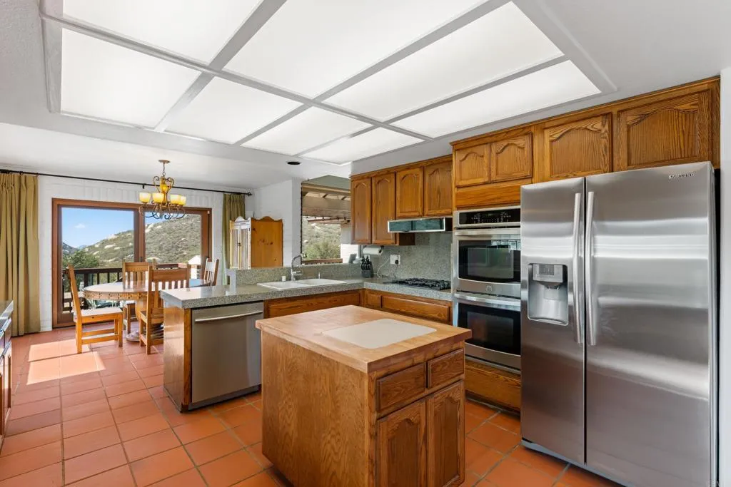 https://cdn.realtyfeed.com/cdn/127/306366197/c954bba58f86a88e9d1db7a0e9309d28.webp