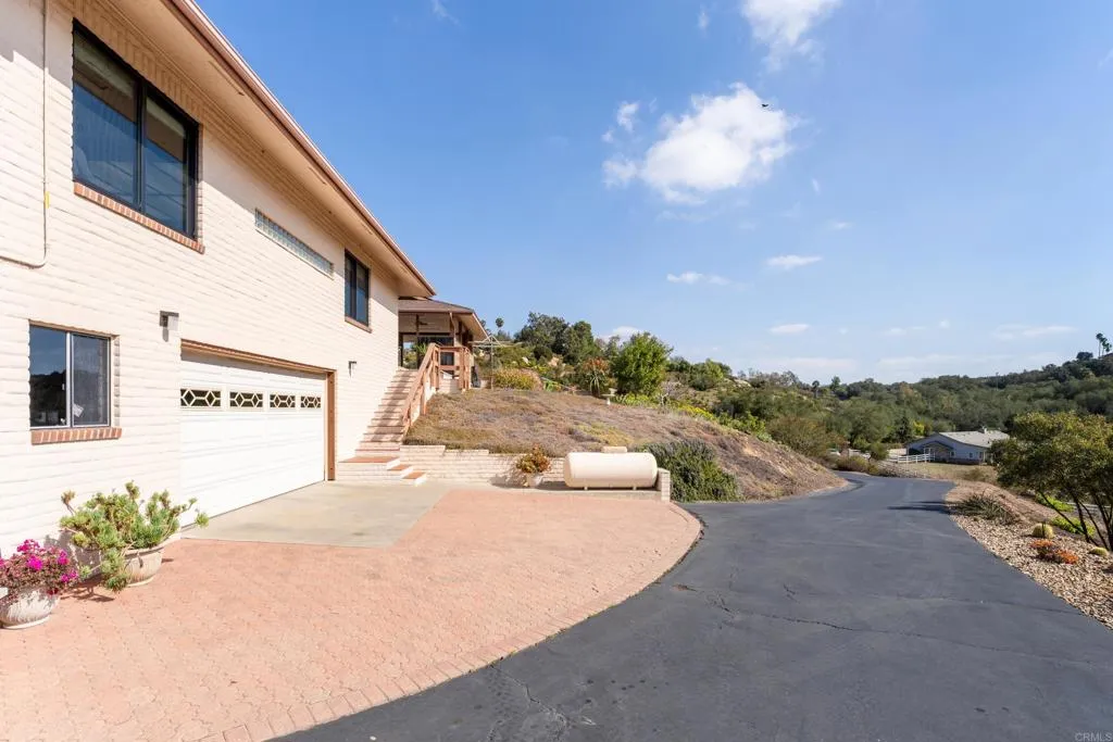 https://cdn.realtyfeed.com/cdn/127/306366197/ec8dbf24cfda35b058601043e17b571b.webp