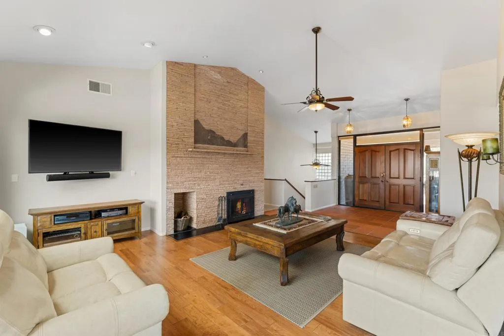 https://cdn.realtyfeed.com/cdn/127/306366197/f5b7a21df3453a1cce7b9d0defe0f41c.webp