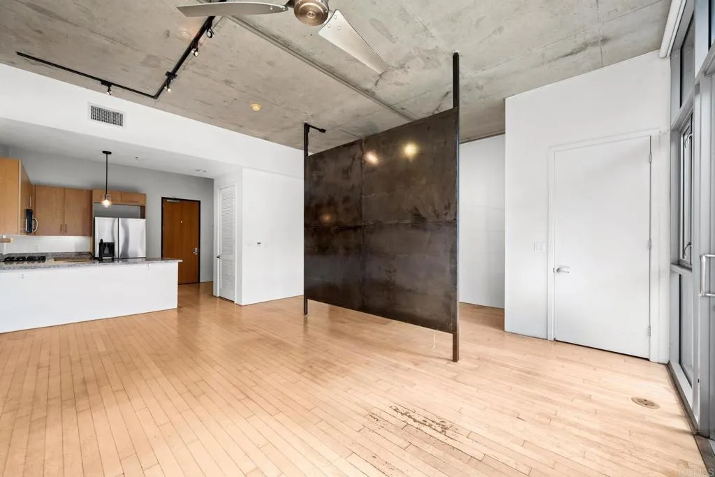 https://cdn.realtyfeed.com/cdn/127/306367464/51f29ef5d2d513e2781f4a39c9df621f.webp