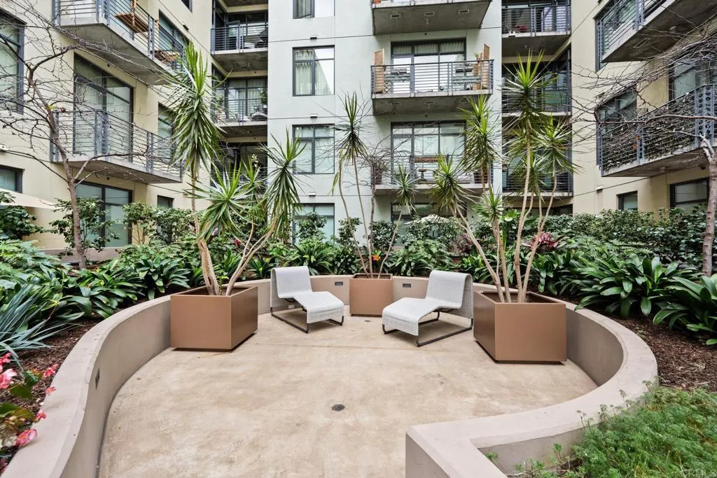 https://cdn.realtyfeed.com/cdn/127/306367464/5f2f0e806083cdbefbd702496bb4fb06.webp