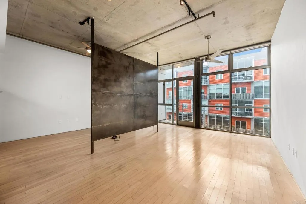 https://cdn.realtyfeed.com/cdn/127/306367464/cd8e41a0cc45b39cc0697df182fb9aa4.webp