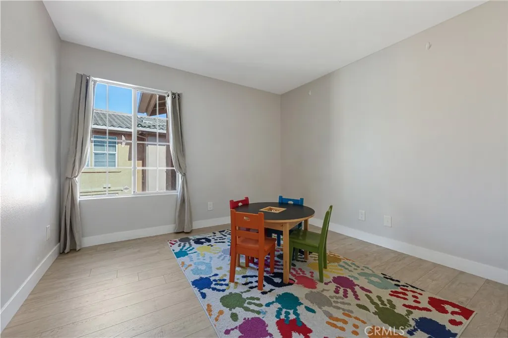 https://cdn.realtyfeed.com/cdn/127/306368516/3ca80cd83d1ca9537bebe9dbcb9ec79b.webp