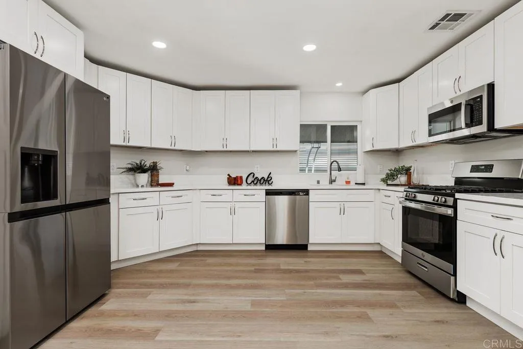 https://cdn.realtyfeed.com/cdn/127/306368620/179ee413fba62ff8eedd13881b3a9467.webp