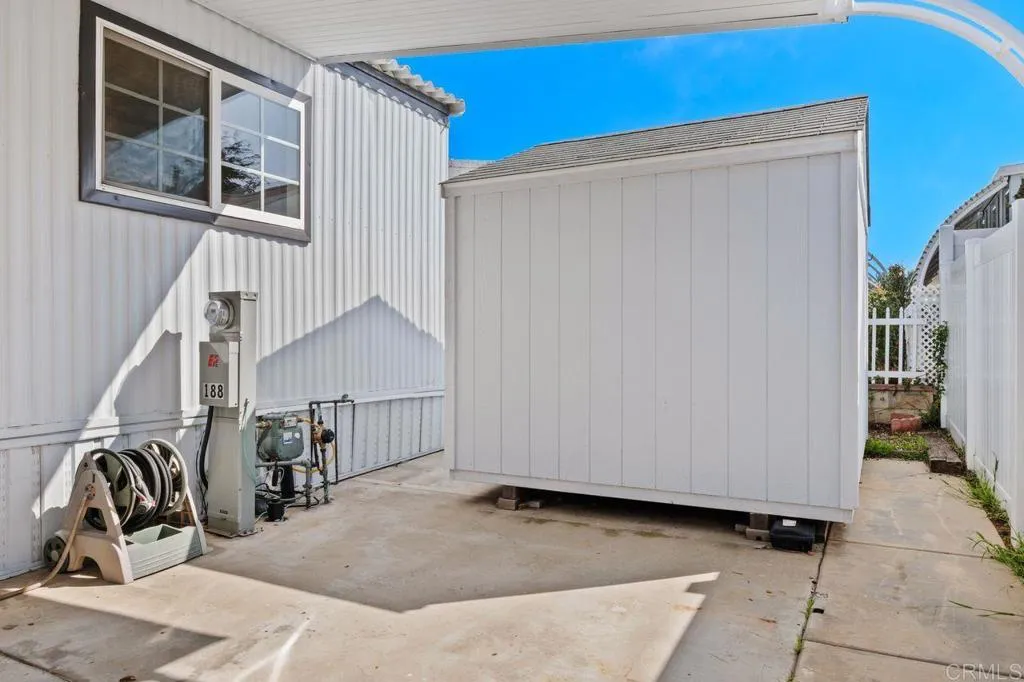 https://cdn.realtyfeed.com/cdn/127/306368620/44a750a5525eb081440428237bd604ac.webp