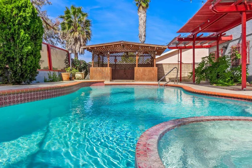 https://cdn.realtyfeed.com/cdn/127/306369363/06add98d6a566e2ee4e6cefb6be5a8a8.webp