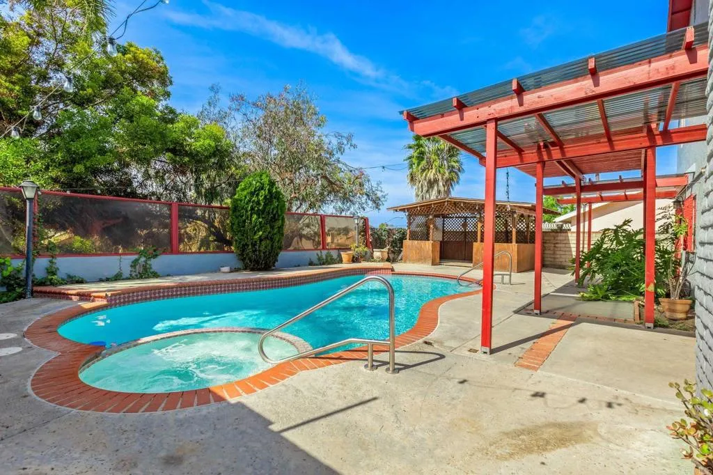 https://cdn.realtyfeed.com/cdn/127/306369363/68da48493836a9bddae7fb73266ae1f6.webp