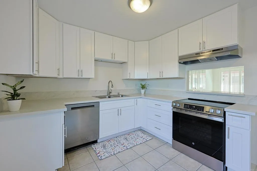 https://cdn.realtyfeed.com/cdn/127/306369698/eb903341e19866de38211d3414f016b1.webp