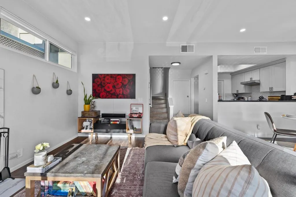 https://cdn.realtyfeed.com/cdn/127/306370362/2d9c824be44b912787b270275b675e98.webp